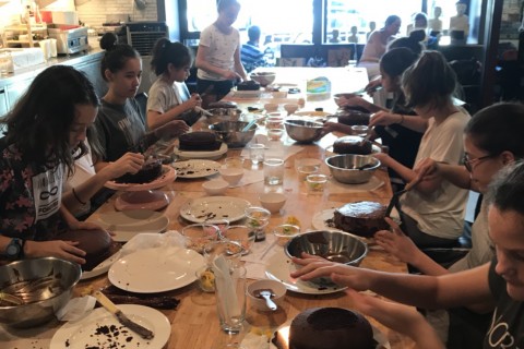 Birthday party - Chocolate Chiffon Cake decoration for French kid